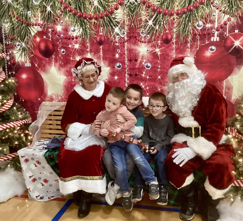 Students pose with Santa and Mrs. Claus