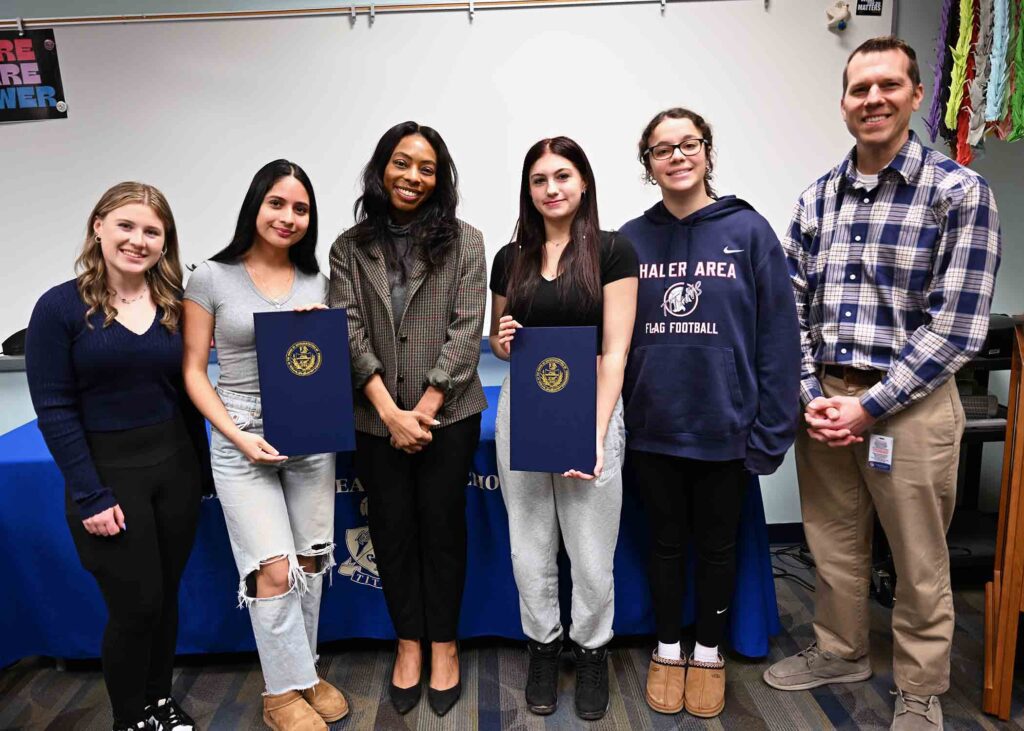 Rep Powell miles with students